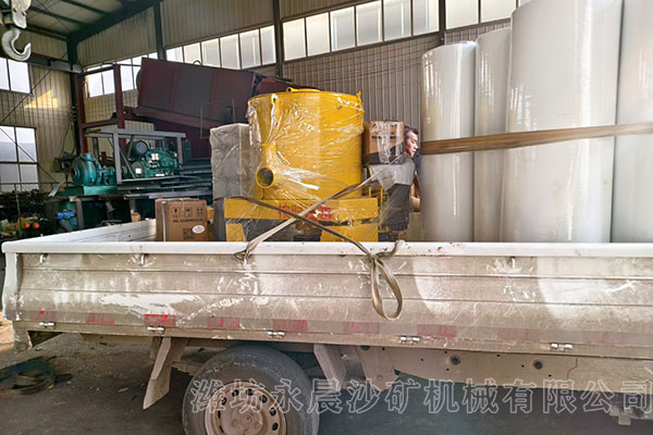 1-2411240U53B15.jpg
